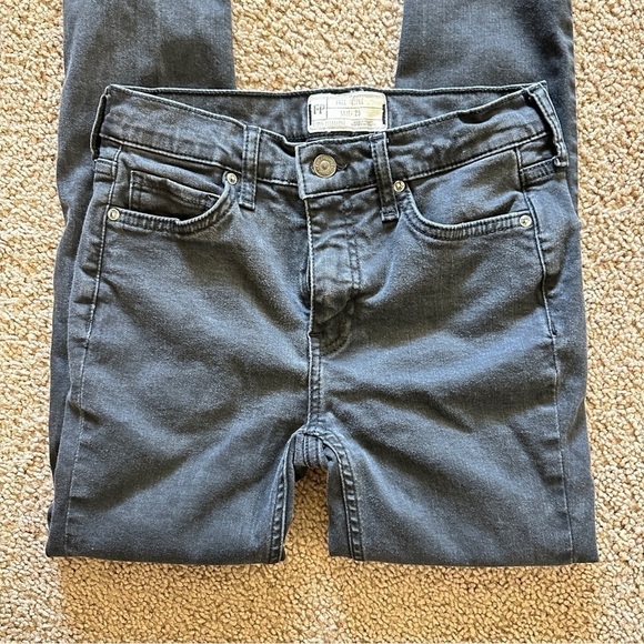 Free People Women's Black Skinny Jeans with Distressed Knee sz 25 - Picture 3 of 10
